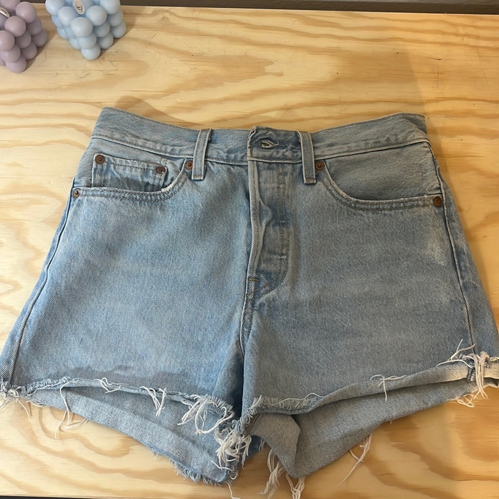 Levi’s high-waisted “Wedgie” shorts - size 27
